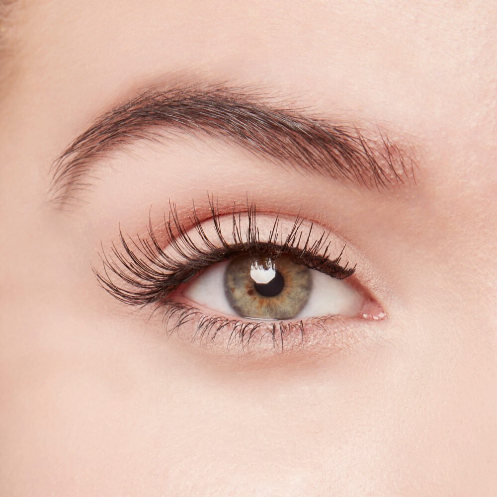 Close-up image of a human eye showcasing long eyelashes and natural eye color, emphasizing eye beauty and makeup.