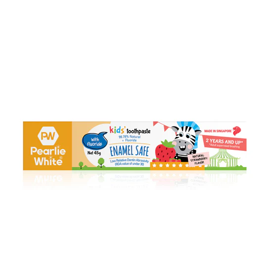 Pearlie White kids toothpaste tube, enamel safe, strawberry flavor, suitable for children aged 2 years and up, 45g packaging.